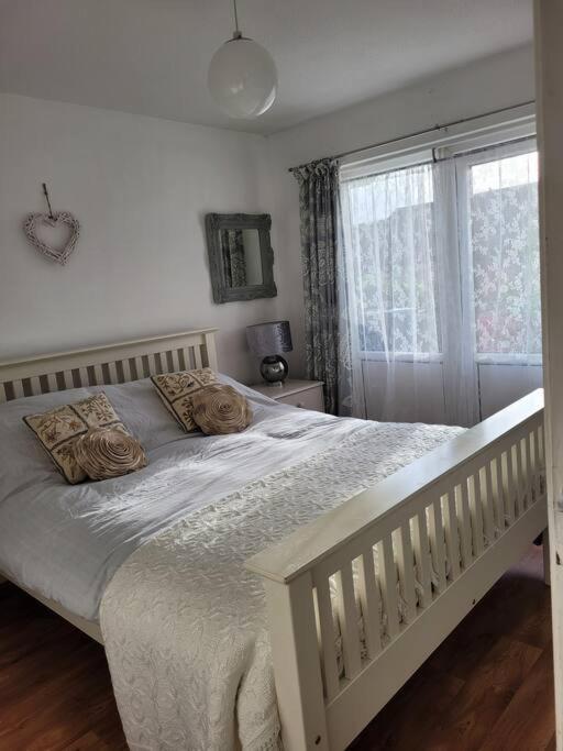 Riverside Bungalow - Direct River Access! Ystradgynlais Eksteriør bilde