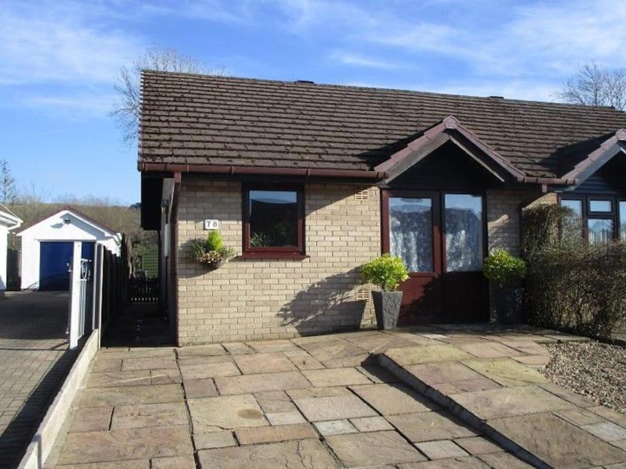 Riverside Bungalow - Direct River Access! Ystradgynlais Eksteriør bilde