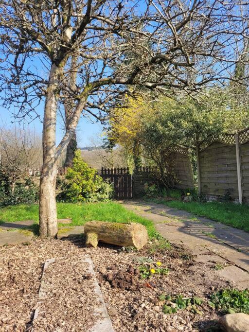 Riverside Bungalow - Direct River Access! Ystradgynlais Eksteriør bilde