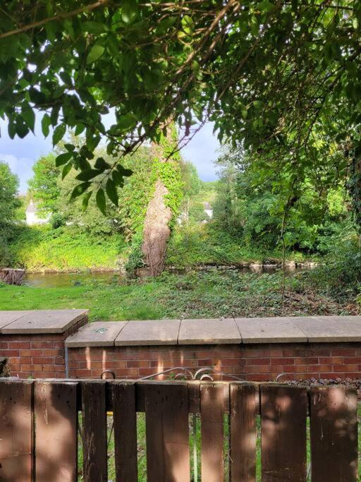 Riverside Bungalow - Direct River Access! Ystradgynlais Eksteriør bilde