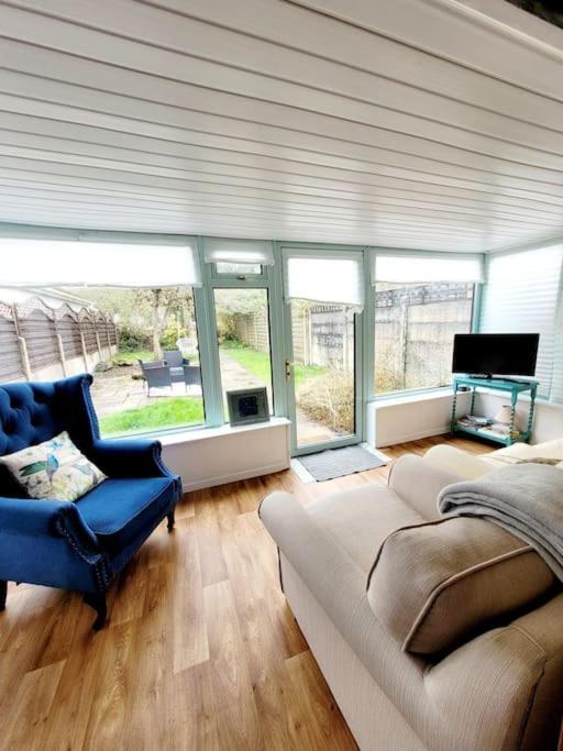 Riverside Bungalow - Direct River Access! Ystradgynlais Eksteriør bilde
