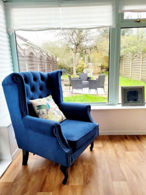 Riverside Bungalow - Direct River Access! Ystradgynlais Eksteriør bilde