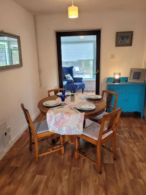 Riverside Bungalow - Direct River Access! Ystradgynlais Eksteriør bilde